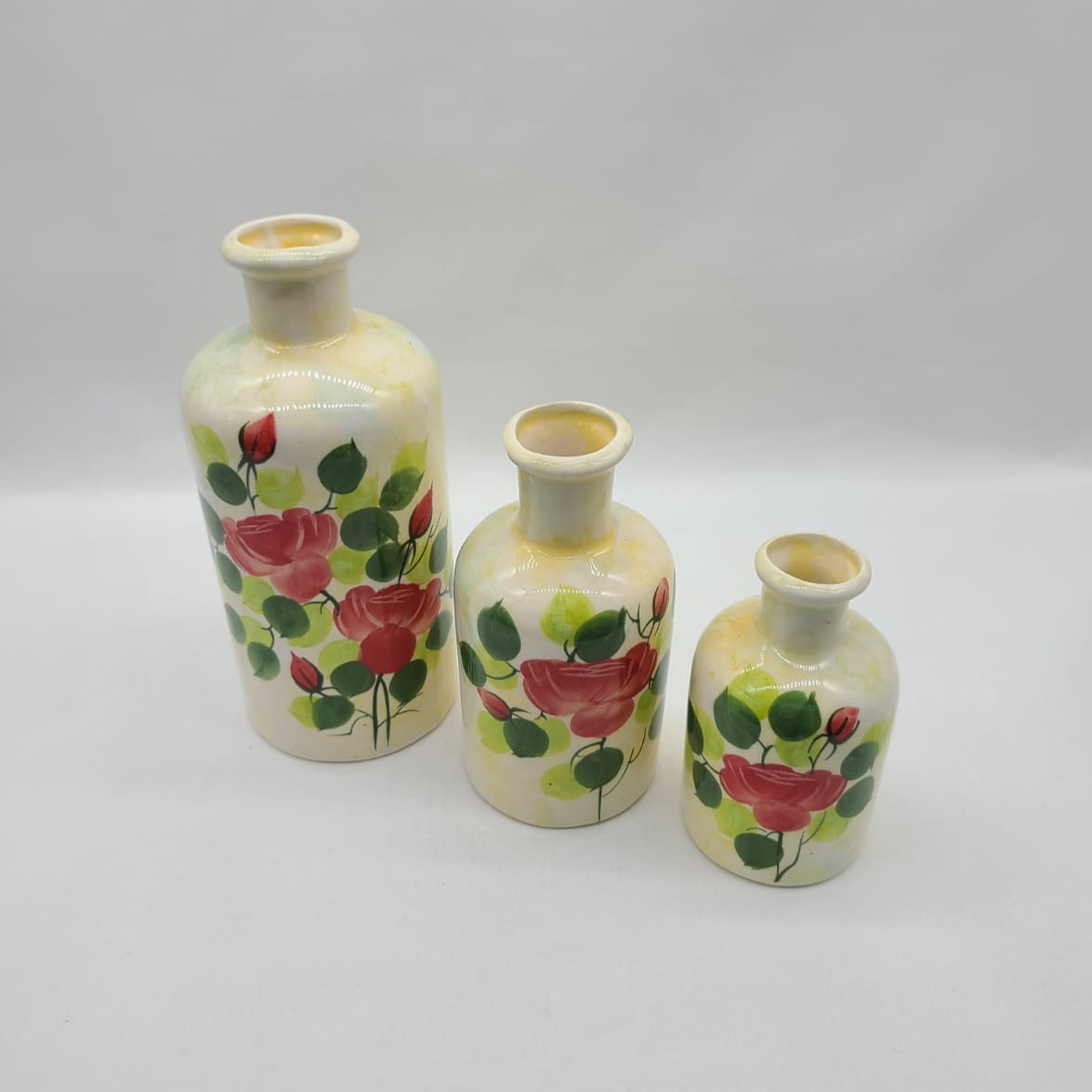 RedFlowerceramicvase03_95884ab1-f139-4ccc-8719-75009d8d93ec